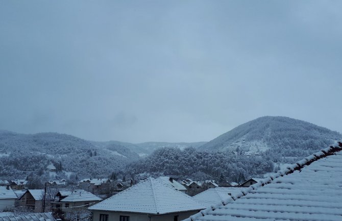 Zabijelio sjever, danas razvedravanje na jugu, na sjeveru snijeg i mećava