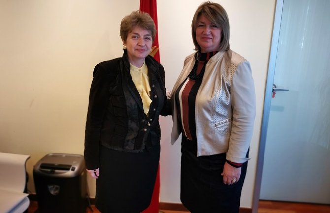 Raditi na uvođenju avio linije između Tivta i Sofije