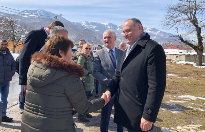 Simović: Odgovorni vazda okupljali mobu za rad, a ne za nerad