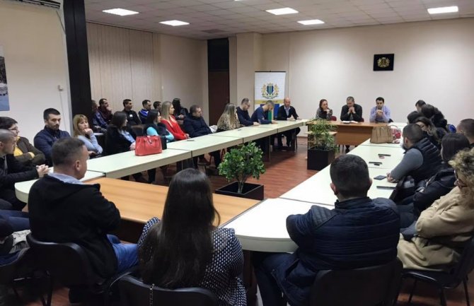 Savjet mladih DPS Bar: Ka evropskom kvalitetu života građana na čelu sa Đukanovićem