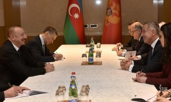 Razmotriti uspostavljanje direktne avio linije i međusobno ukidanje viza između CG i Azerbejdžana