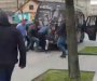 Banjaluka: Kombijem pokosio ženu na trotoaru,prolaznici podizali vozilo kako bi joj pomogli (UZNEMIRUJUĆI VIDEO)