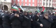 Bugarski policajci sami sebe isprskali biber-sprejem (VIDEO)