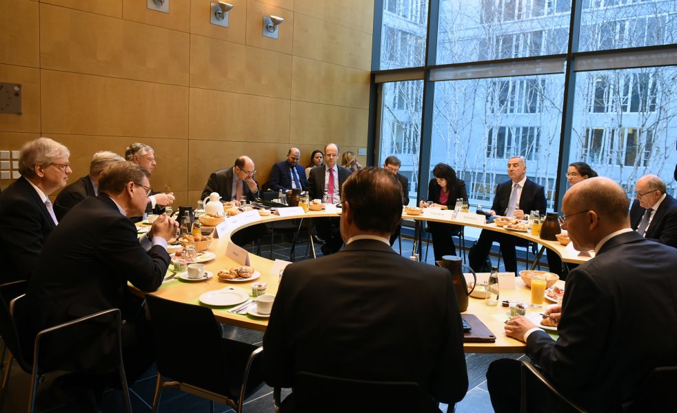 ukanovisastanaksaposlanicima2