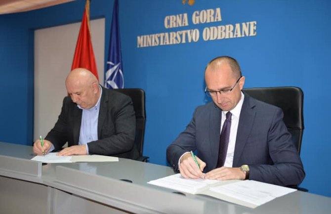 Đaci JU Srednje stručne škole Bar na praktičnom radu u Mornarici Vojske Crne Gore