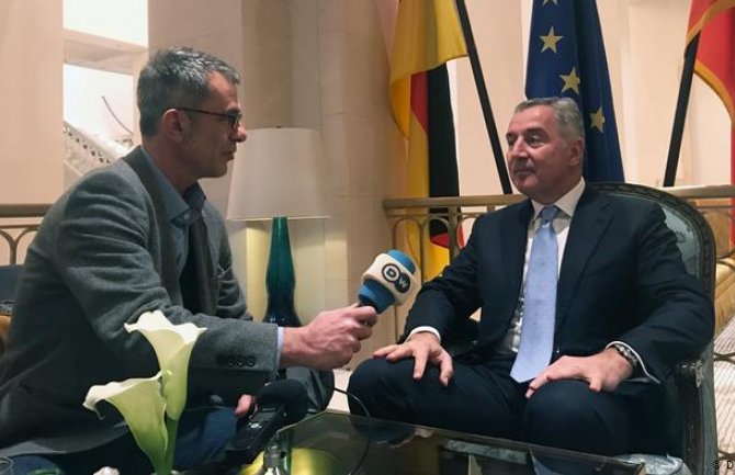 Đukanović: Kad rušite institucije, rušite i državu