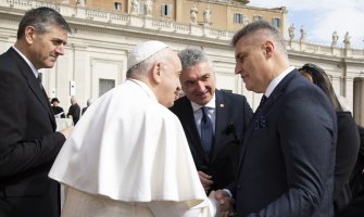 Crna Gora za Papu ima posebno mjesto, Brajović mu poklonio 