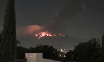  Meksiko: Proradio Popokatepetl, izbacivao dim u visini od 3.000 metara