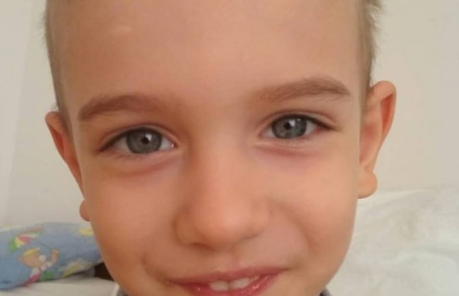 Porodica Vojinović traži pomoć za liječenje sina