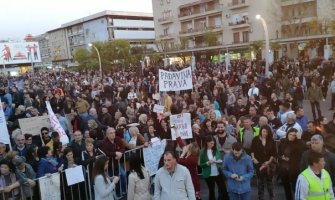 Održan sedmi u nizu građanski protest u PG: Potpisan Sporazum o budućnosti (VIDEO)