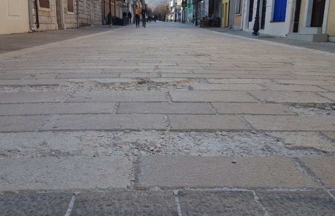 Cetinjska URA organizuje kurs za hodanje Njegoševom ulicom