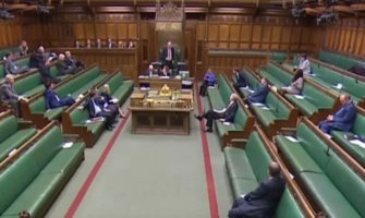 Zasijedanje britanskog parlamenta prekinulo curenje vode sa plafona (VIDEO)