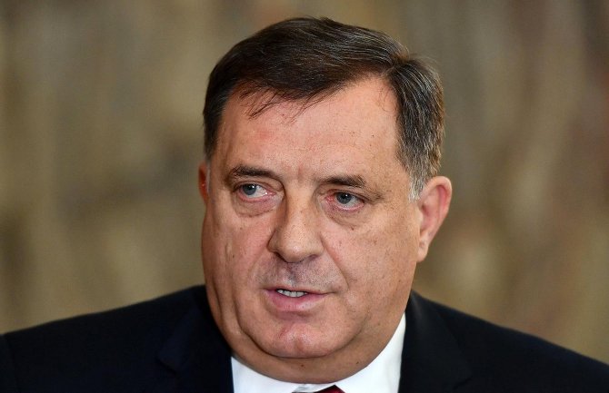 Dodik nacrtao kartu srpske države, čine je Republika Srpska, Srbija i dio Crne Gore!