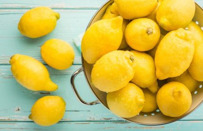 Nutricionisti savjetuju: Ko ne bi trebalo da konzumira limun