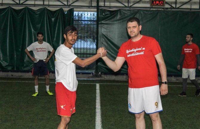 Mladi DPS Podgorica igrali fudbal sa pripadnicima romske populacije