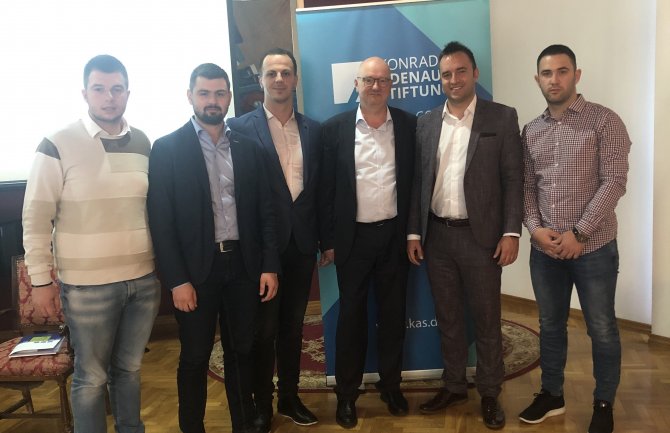 Predstavnici Savjeta mladih DPS-a učestvovali na KAS-ovom seminaru