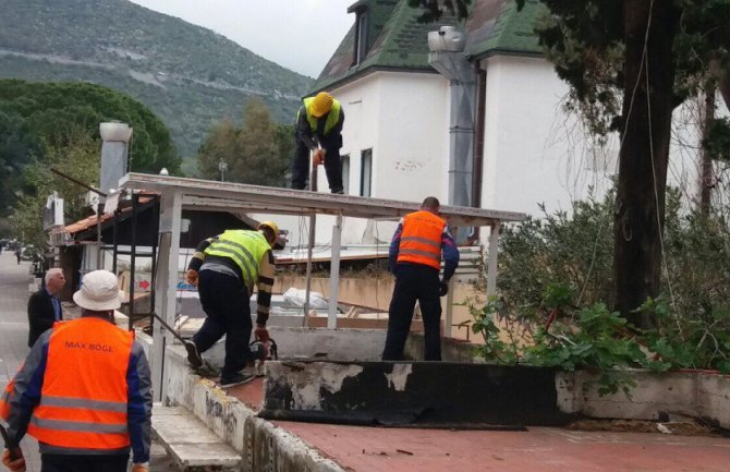 Budva: Inspekcija uklonila dio objekata sa šetališta