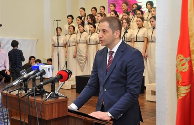 Šehović: Dva miliona eura i 30 novih vozila za prevoz učenika