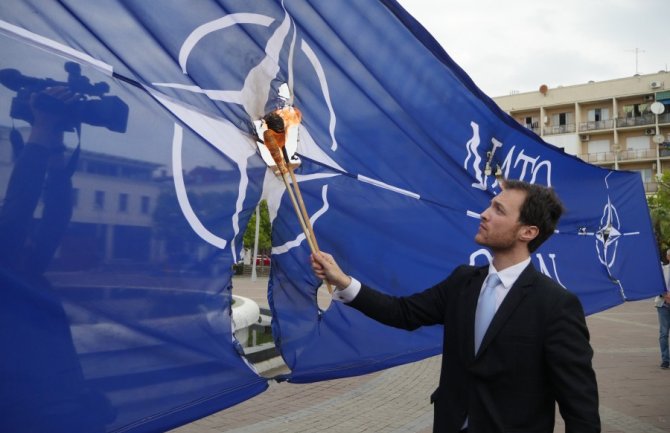 Milačić u policiji zbog paljenja NATO zastave