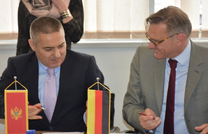 Njemačka policija donirala crnogorskoj vozila vrijedna oko 77.000 eura