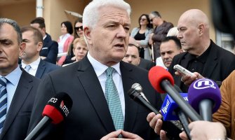 Premijer: Niko ne može raditi mimo zakona, pa ni crkva