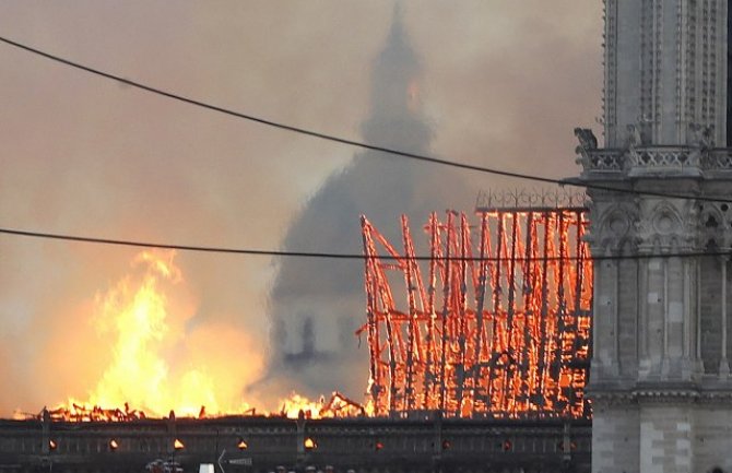 Vlada Crne Gore solidariše sa narodom Francuske