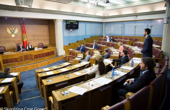 Glasanje o državnim simbolima 24. aprila