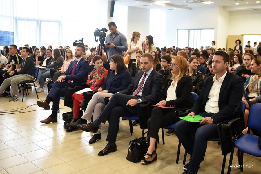 5749181610682348433859603621623119564767232n