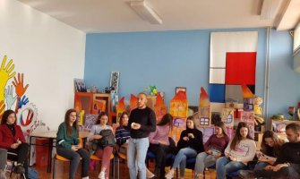 Sa srednjoškolcima o štetnosti nasilja prema LGBT osobama