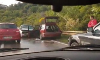 Udes na putu Bar - Sutomore, saobraćaj otežan (VIDEO)