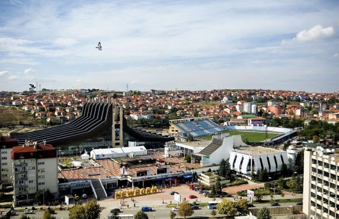 Priština: Tri učenika izbodena u školi