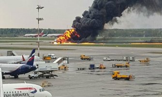 Avionska nesreća u Rusiji: Putnici gledali kako gori krilo, istražitelji ispituju više verzija (VIDEO)