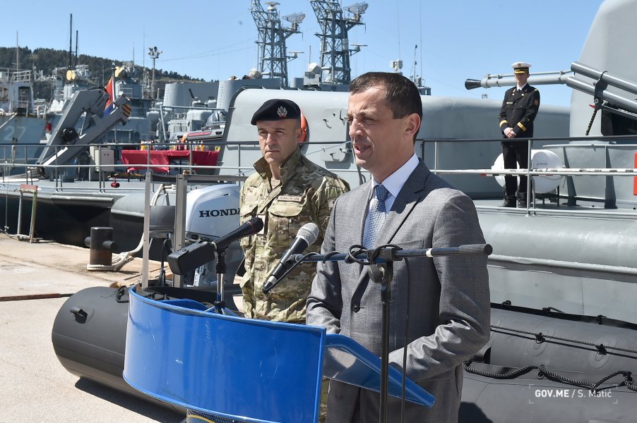 46878821635abcd810d72o