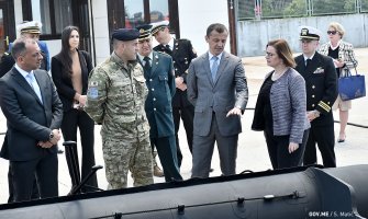 SAD donirale Mornarici dva čamca P-5.8 sa pratećom opremom