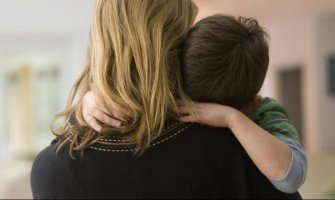 Ostala sama sa dvoje djece, treće na putu: Jasmini potrebna pomoć nakon iznenadne smrti supruga