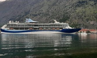 Kruzer „Marella Discovery“ prvi put danas uplovio u Luku Kotor