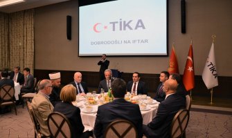 Na iftaru u Hiltonu Nurković, Purišić, Vuković, Fejzić, ambasadorka Ozan...