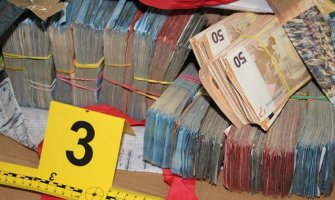 Slovenija: Policija u kombiju pronašla milion i po eura