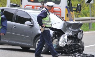 Dvije osobe poginule u sudaru autobusa i automobila na Ibarskoj magistrali