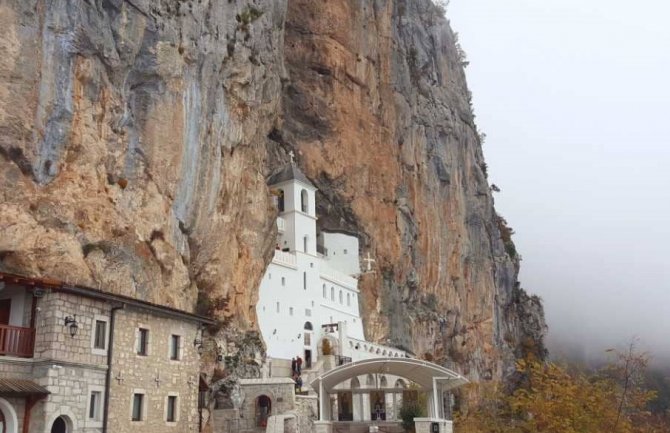 Danas je Sveti Vasilije Ostroški: Ljudi sa svih strana dolaze pod Ostrog po utjehu i iscjeljenje