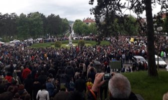 Nikšić: Litiji prisustvovalo hiljade vjernika (FOTO)
