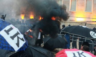 Nove demonstracije Albanaca sa molotovljevim koktelima