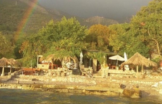  Zakazano rušenje plažnog bara na Kamenovu: Vlasnik prijetio da će se zapaliti benzinom