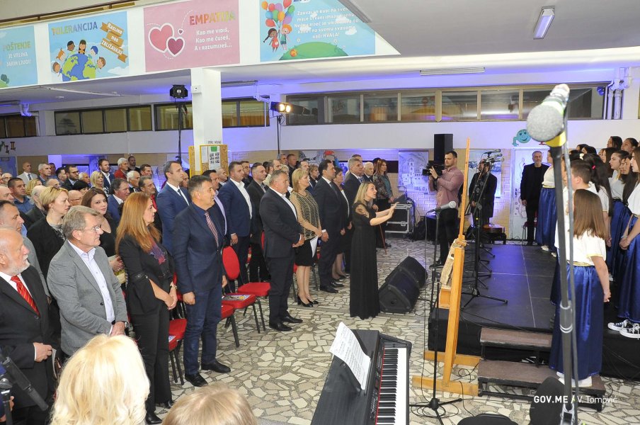 33979718498039a5f640ao