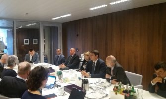 Hag: Crna Gora snažno posvećena pristupanju EU