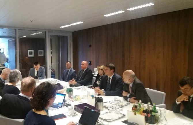 Hag: Crna Gora snažno posvećena pristupanju EU