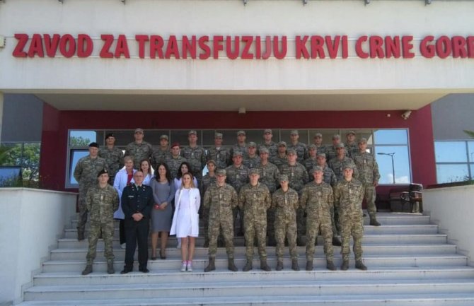 Oko 90 vojnika učestvovalo u akciji dobrovoljnog davanja krvi
