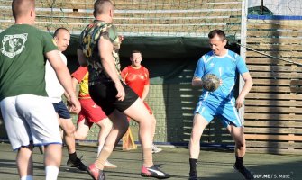 Ministar zaigrao fudbal sa crnogorskim vojnicima u Avganistanu (FOTO) (VIDEO)