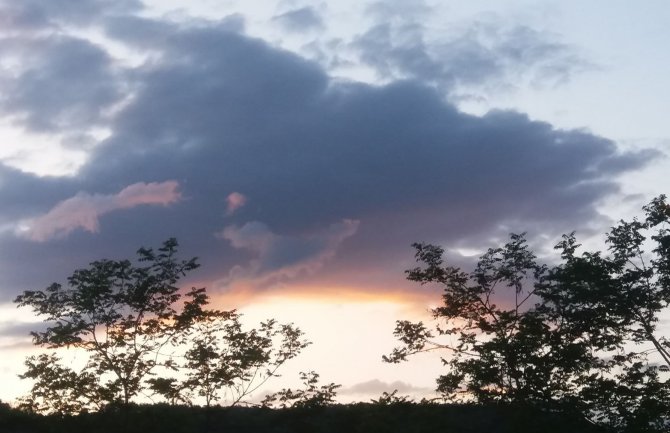 Promjenljivo oblačno sa sunčanim intervalima