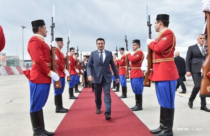 Zaev stigao u Crnu Goru (FOTO)